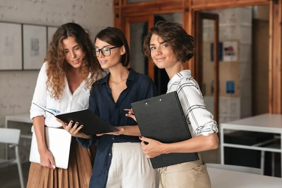 3 Women Reviewing Books